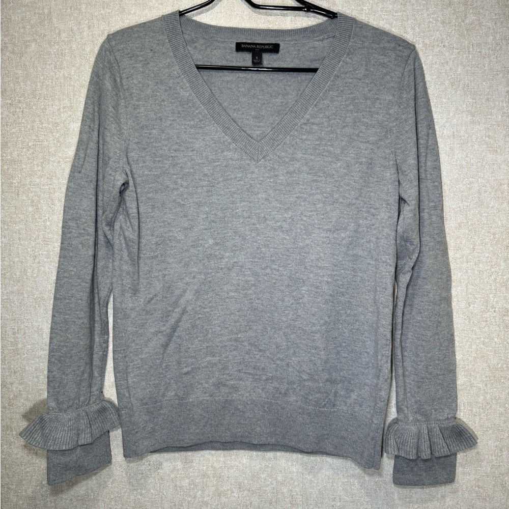 Banana Republic Gray V-Neck Ruffle Cuff Sweater Academia Cashmere Blend Size S